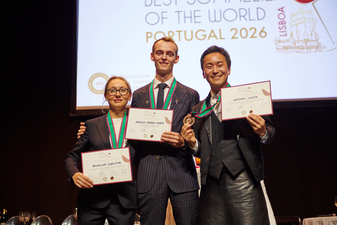 De drie finalisten van de ASI Best Sommelier of the World 2026 in Lissabon, met winnaar Nikolai Haram Svorte in het midden