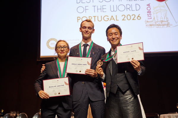 De drie finalisten van de ASI Best Sommelier of the World 2026 in Lissabon, met winnaar Nikolai Haram Svorte in het midden