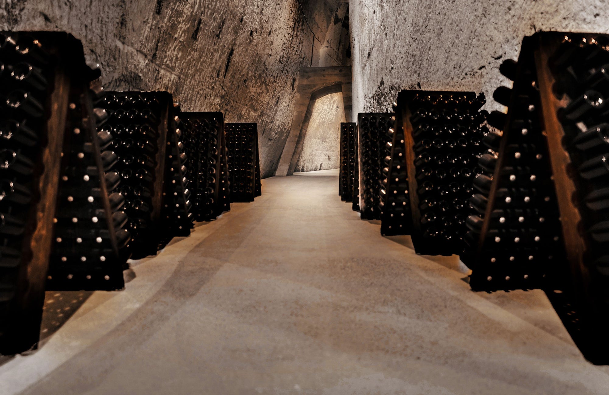 Champagneflessen in de pupitres