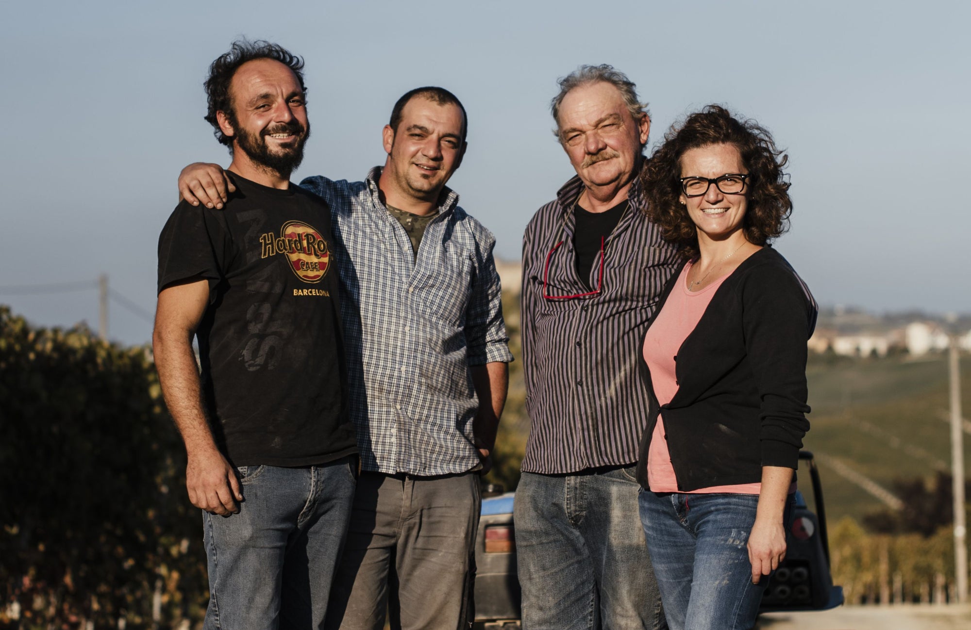 Marco, Sandro, Riccardo en Michela Seghesio in de wijngaard