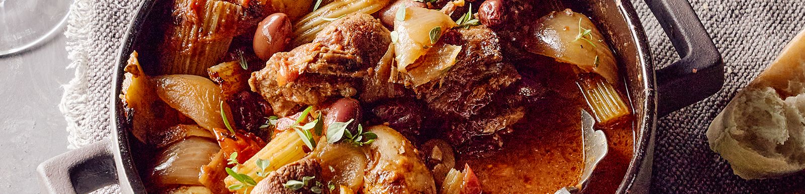 Lamsstoof met tomaat en olijven
