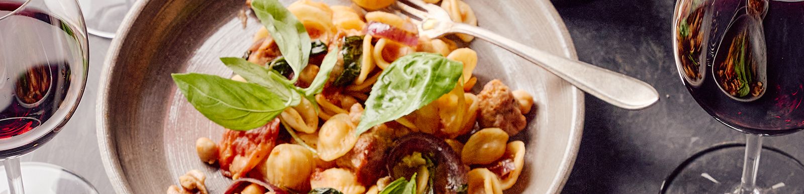 Orecchiette met gehaktballetjes en kikkererwten