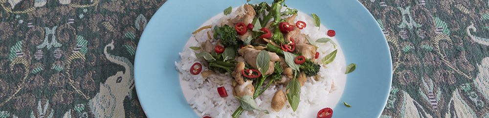 Roerbak van kip, chili en basilicum