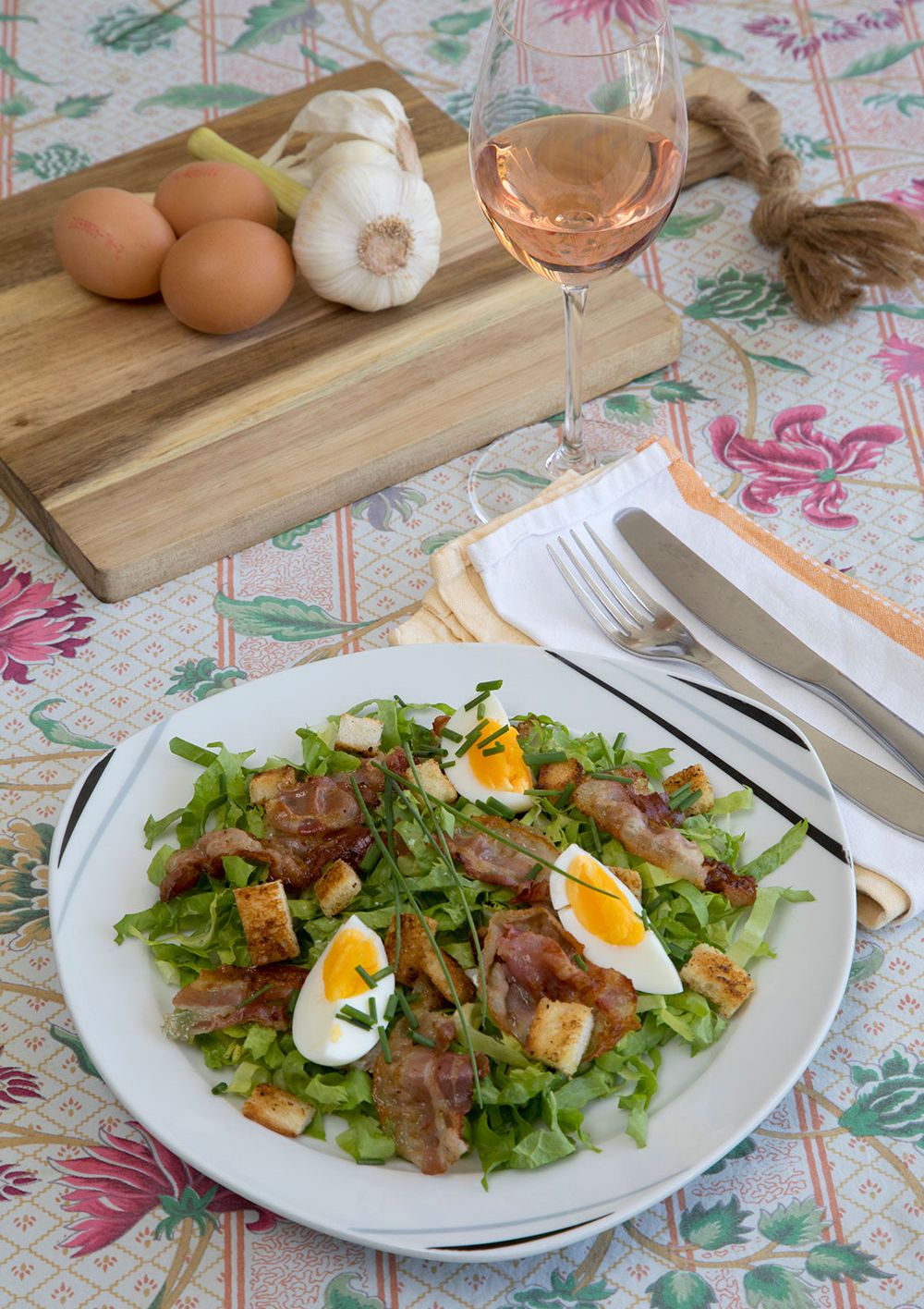 Andijviesalade met ei en spek