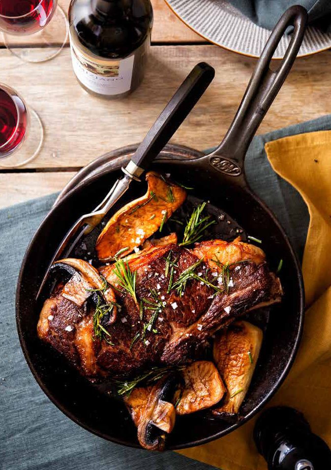 Cote de boeuf met paddenstoelen en rozemarijn