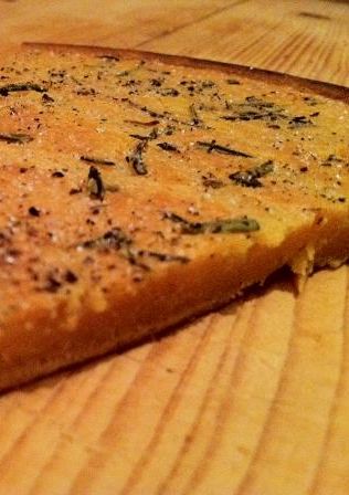 Farinata met citroenhummus en gegrilde groenten
