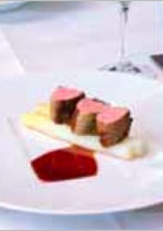 Lamsbout met mintsaus en asperges