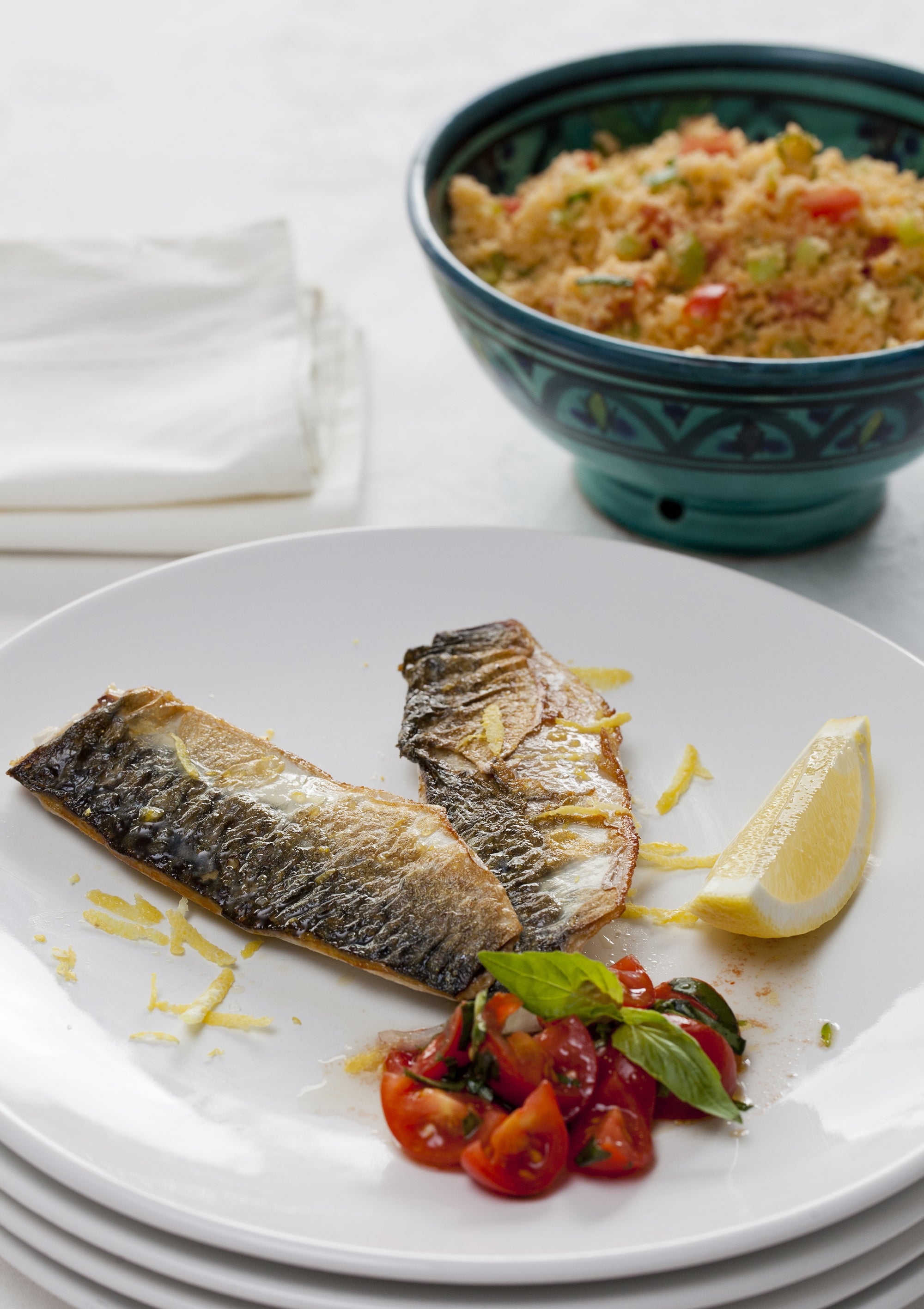 Makreel met couscous, tomaat en basilicum