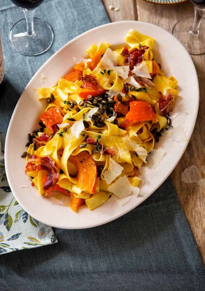 Pappardelle met geroosterde pompoen, pancetta en pompoenpitten
