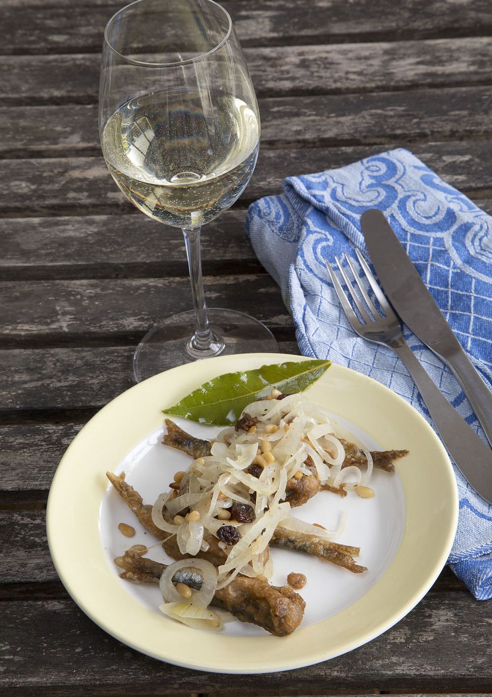 Pesce in saor (Ingelegde vis uit Venetië)