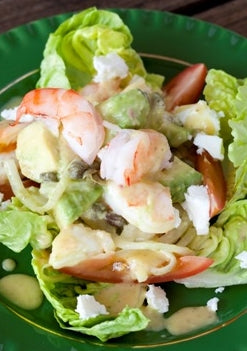 Salade met avocado en garnalen