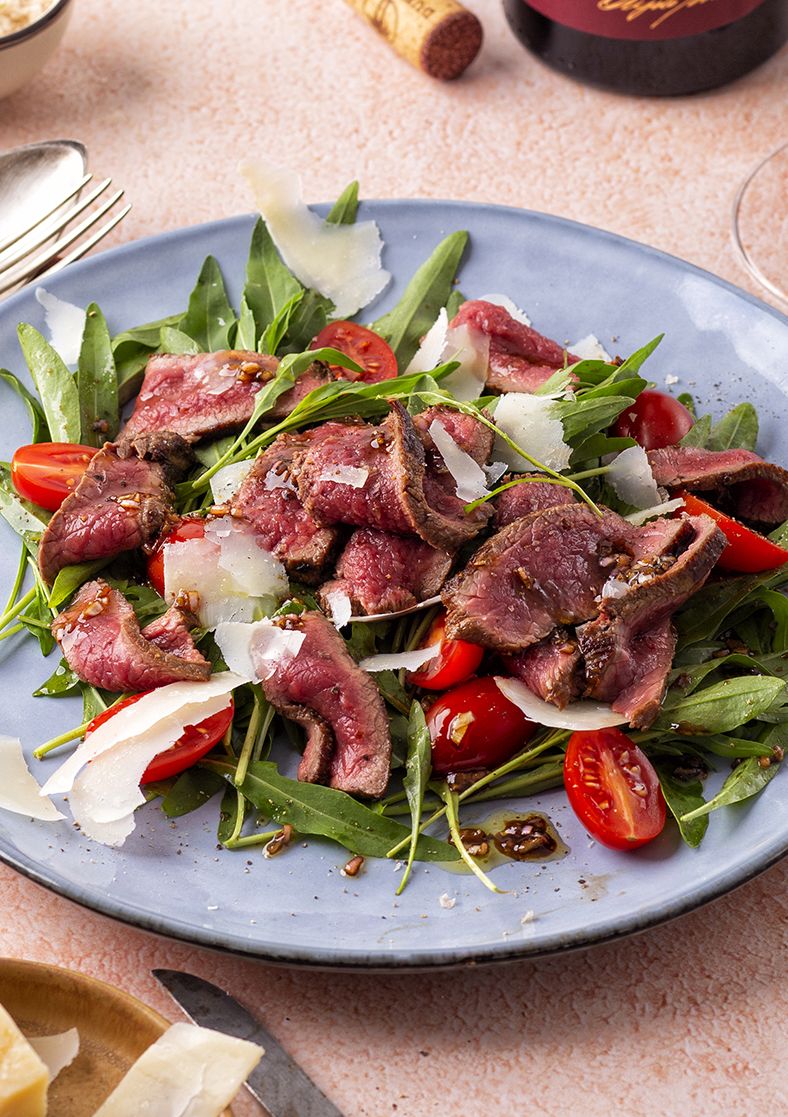 Tagliata di manzo met rucola en grana padano